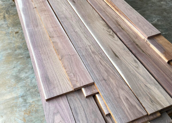 black-walnut-lumber-texas.jpg Walnut Lumber 4/4